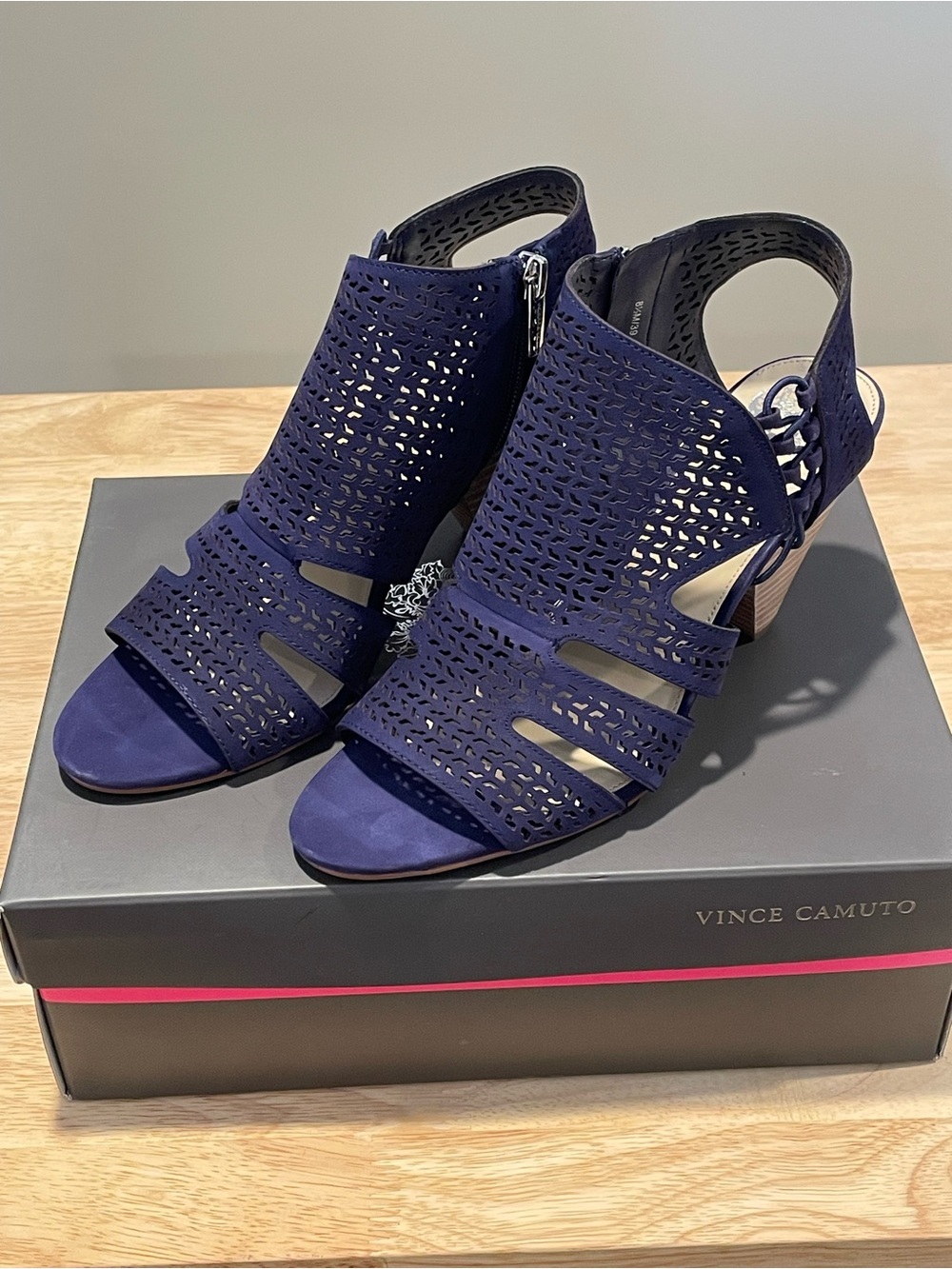 Vince Camuto VC-Vesten Elko Blue Nubuck Sandals - 8.5